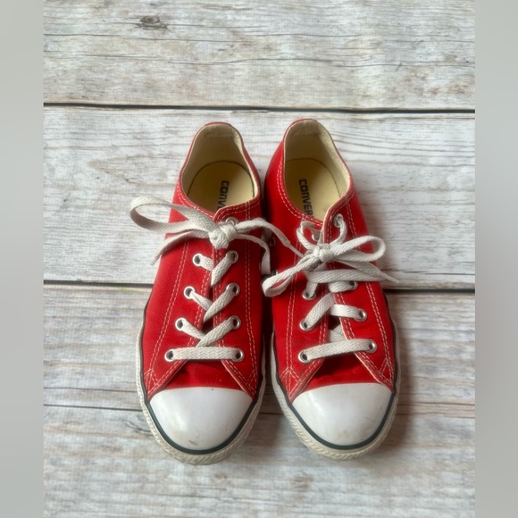 Red Converse, Size 3 youth. - Picture 1 of 3